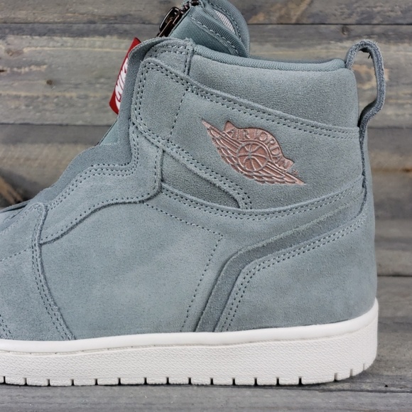 New Women's Nike Air Jordan 1 High Zip Sneakers - Picture 6 of 8